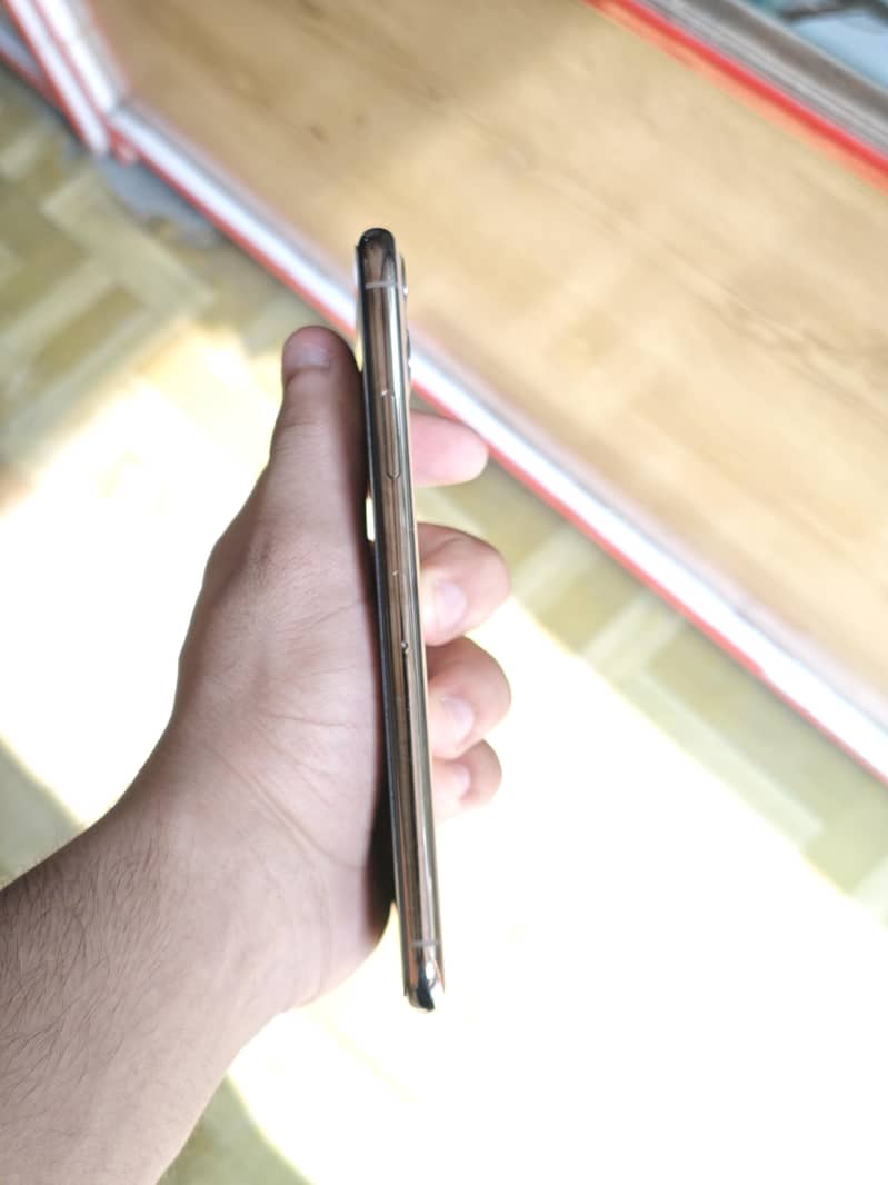 Apple iPhone 11 Pro Max 3