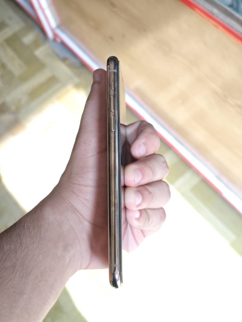 Apple iPhone 11 Pro Max 6