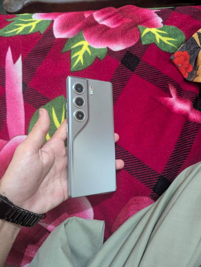 Tecno CAMON 40 Pro 0