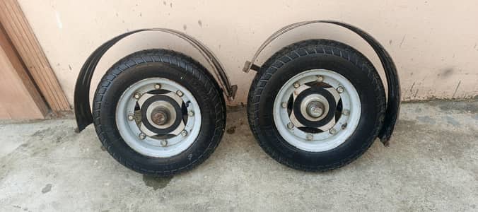 Extra tyres for skooty