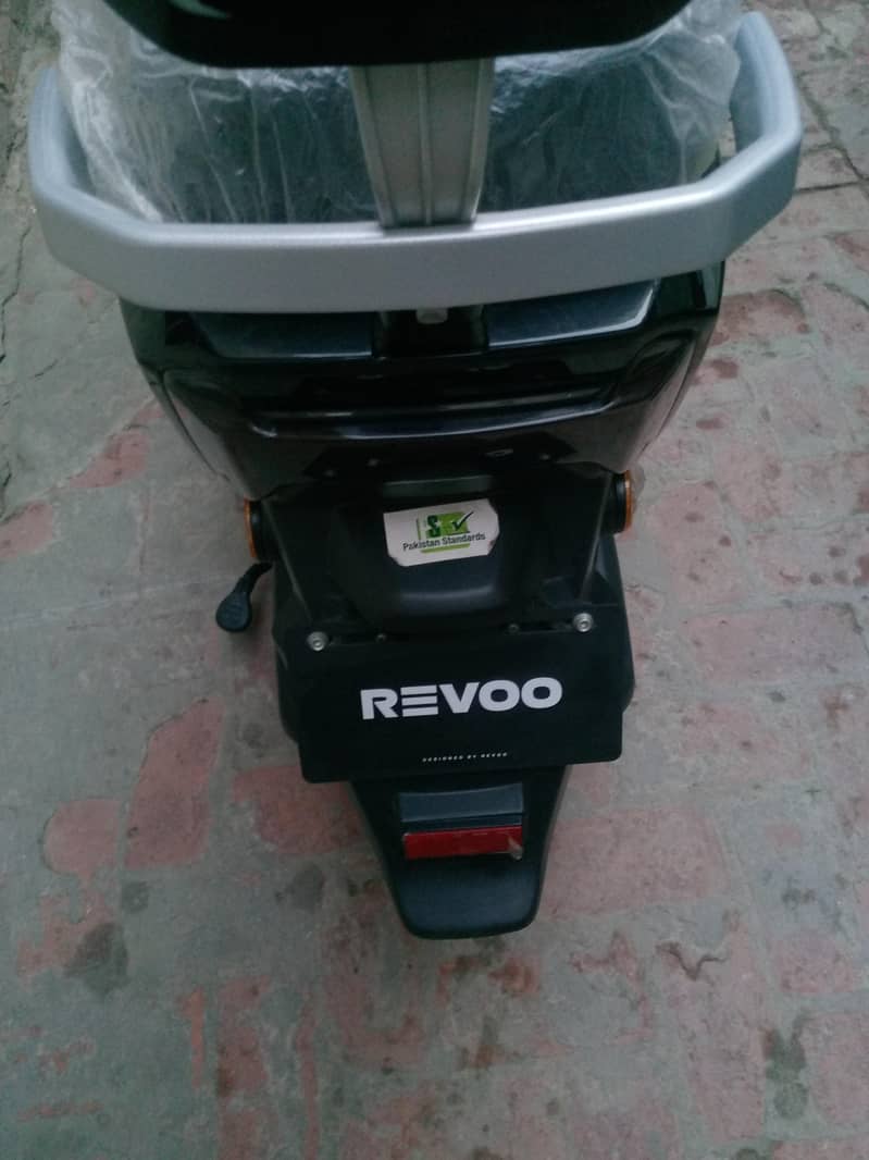 revoo a12 1