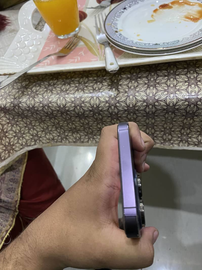 Apple iPhone 14 Pro Max 0
