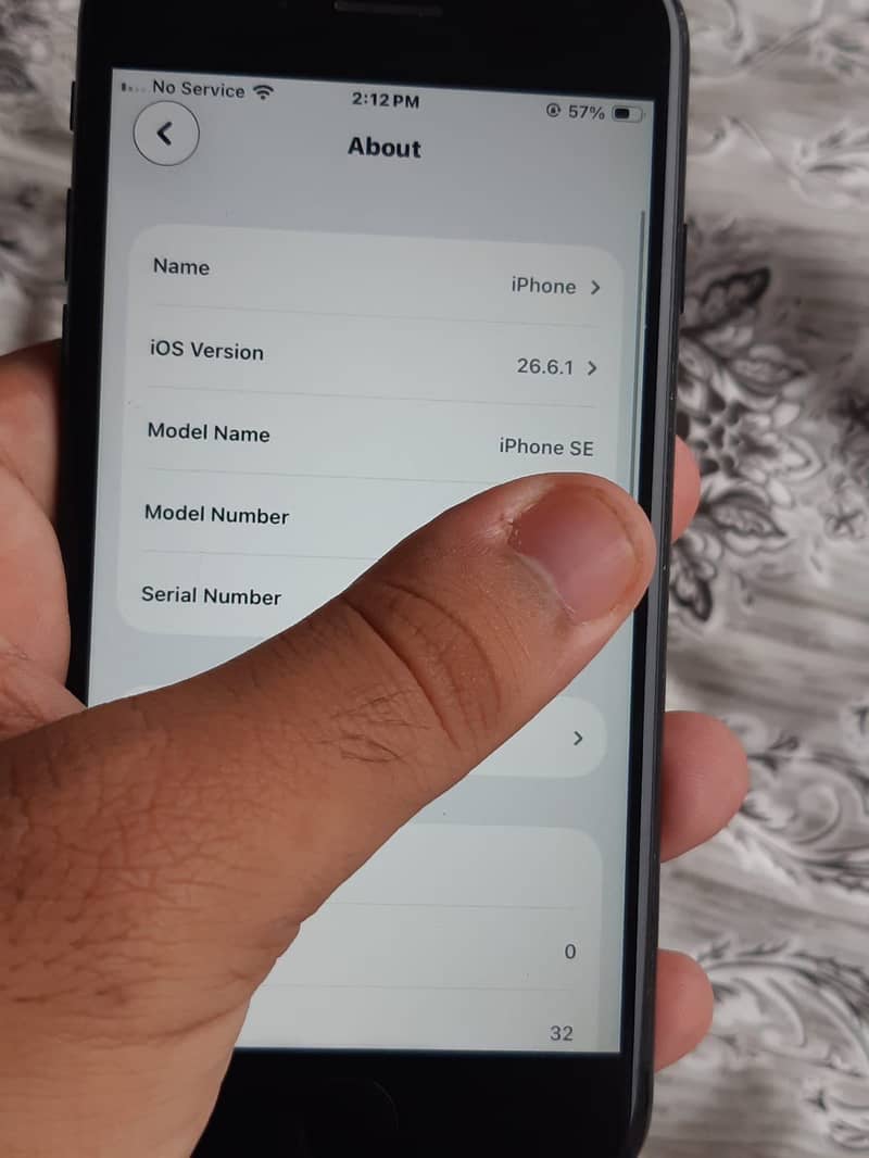 Apple iPhone SE (2nd generation ) 3