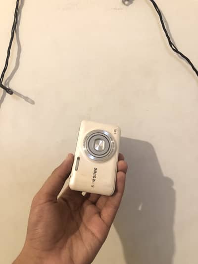Samsung ES95 digital camera for sale