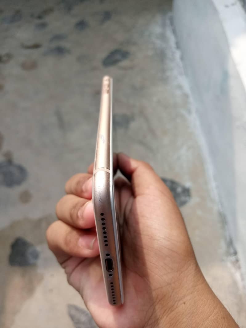 Apple iPhone 8 Plus 1