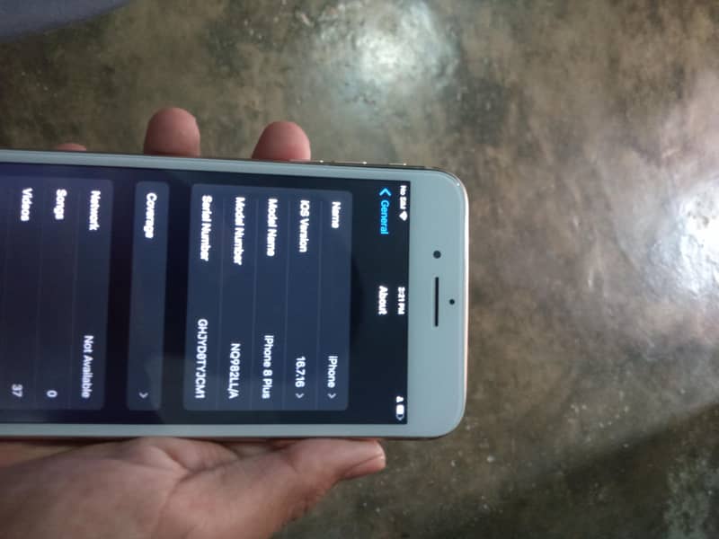 Apple iPhone 8 Plus 3
