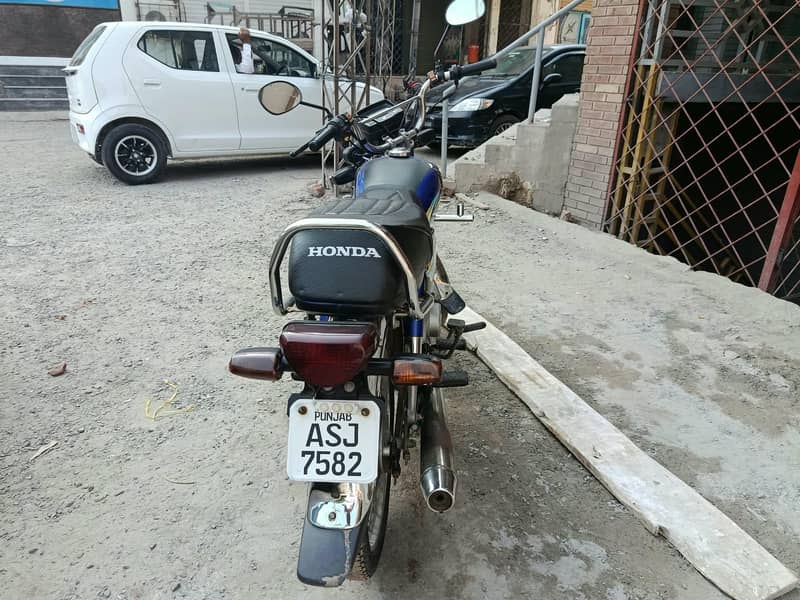Honda CD-70 3