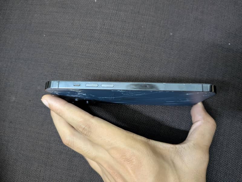 Apple iPhone 12 Pro Max 4