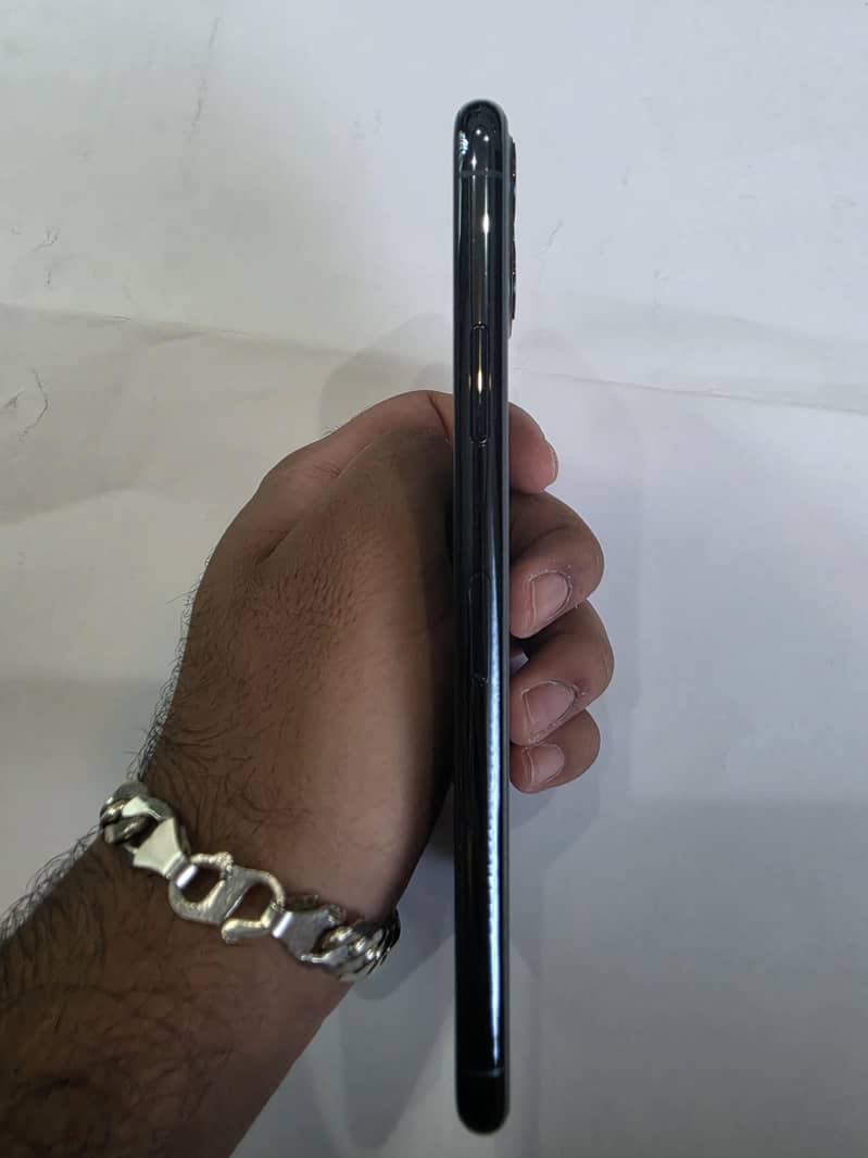 Apple iPhone 11 Pro Max 5