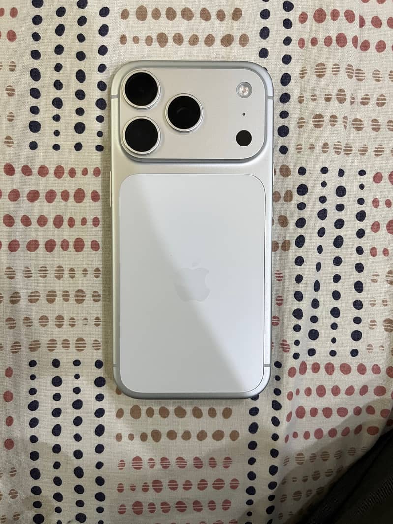 Apple iPhone 17 Pro 0