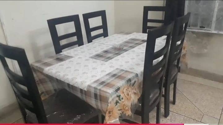 Dining Table with 6 chairs 0