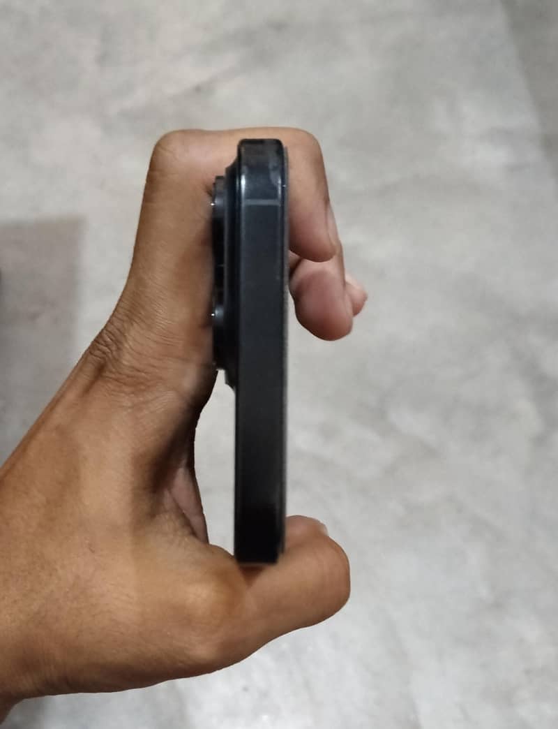Apple iPhone 16 Pro Max 3