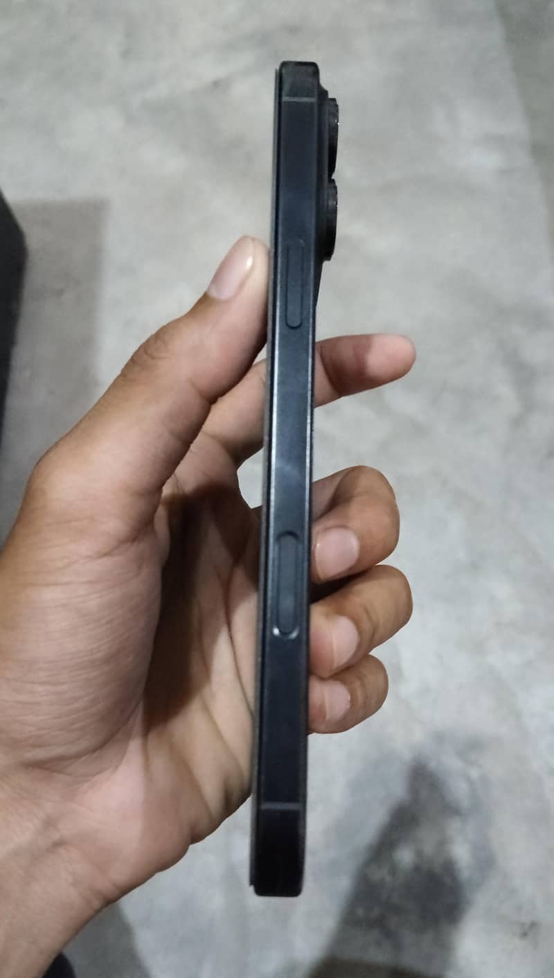 Apple iPhone 16 Pro Max 6