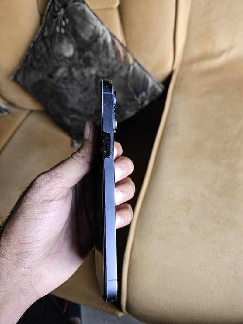 Apple iPhone 14 Pro Max 1