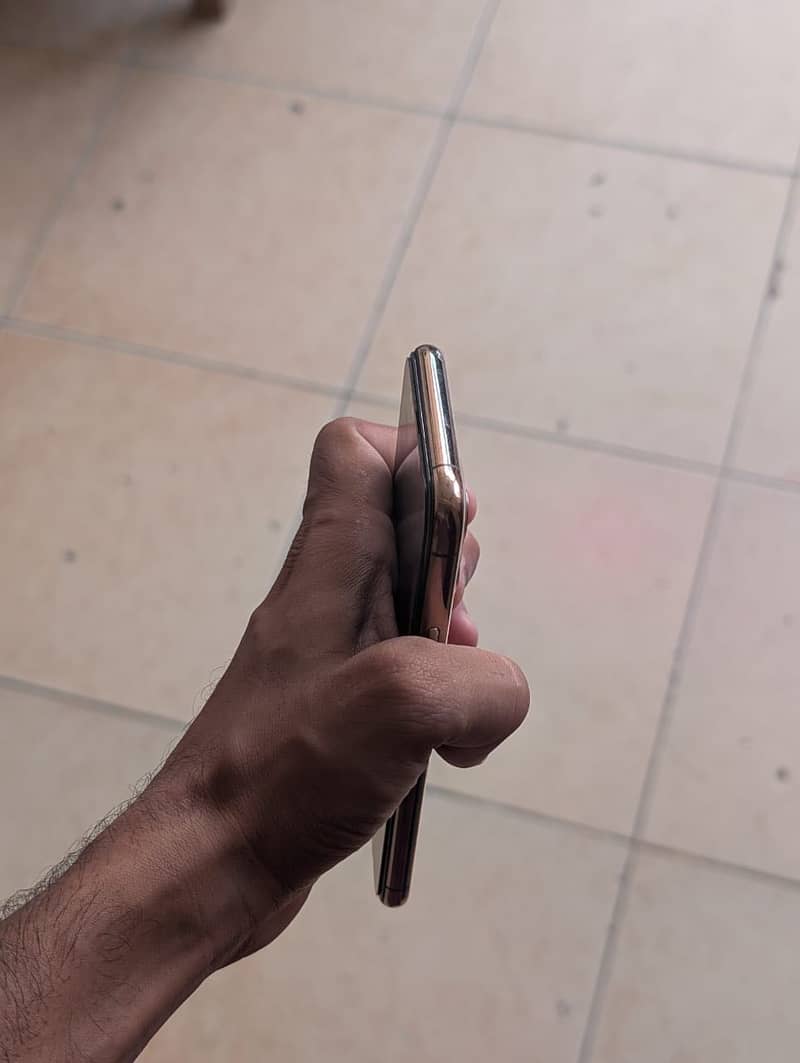 Apple iPhone 11 Pro 2