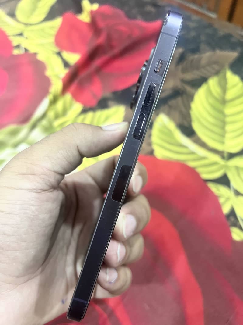 Apple iPhone 14 Pro Max 4