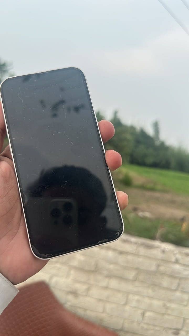 Apple iPhone 13 2