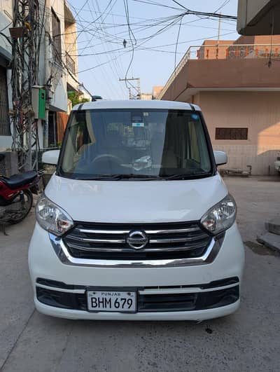 Nissan Roox 2016