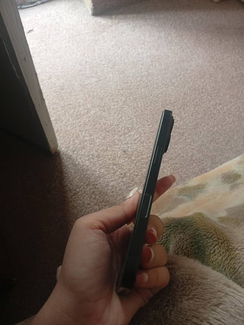 Apple iPhone 16 1