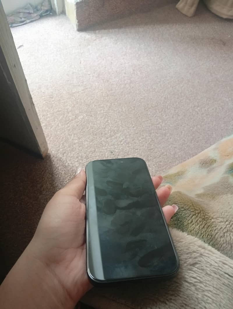 Apple iPhone 16 6