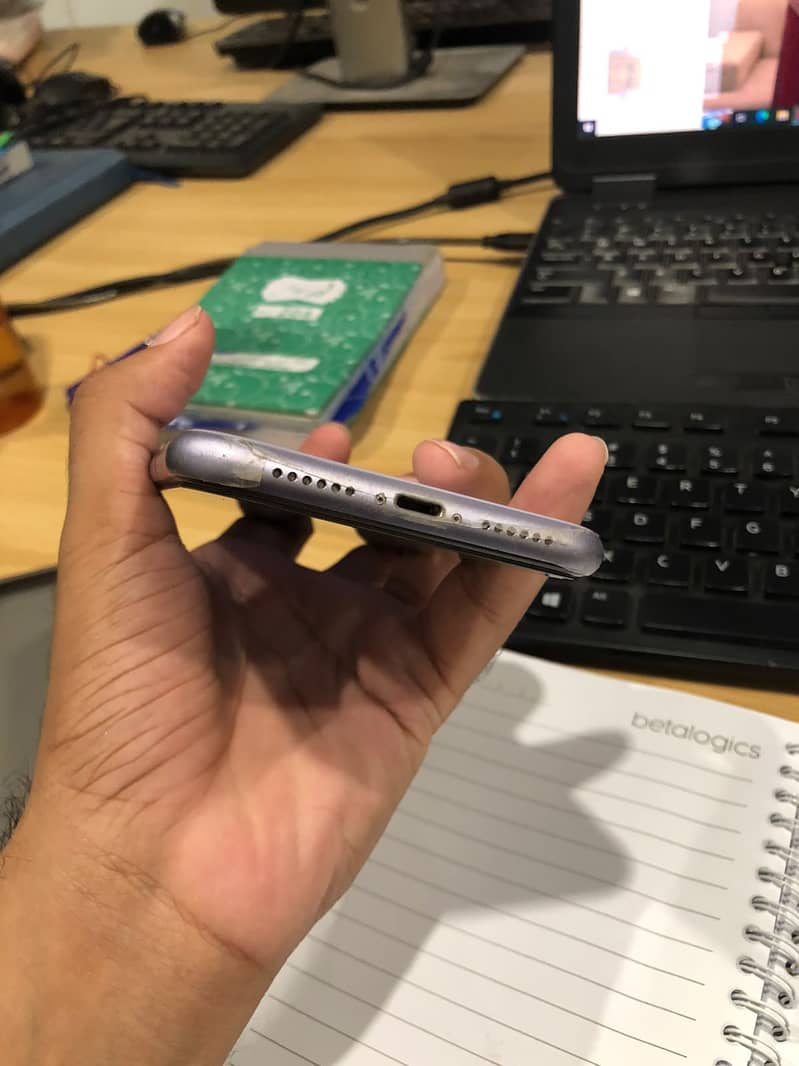 Apple iPhone 11 3