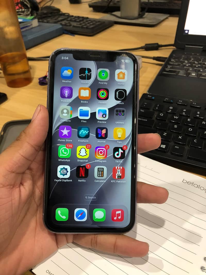 Apple iPhone 11 4