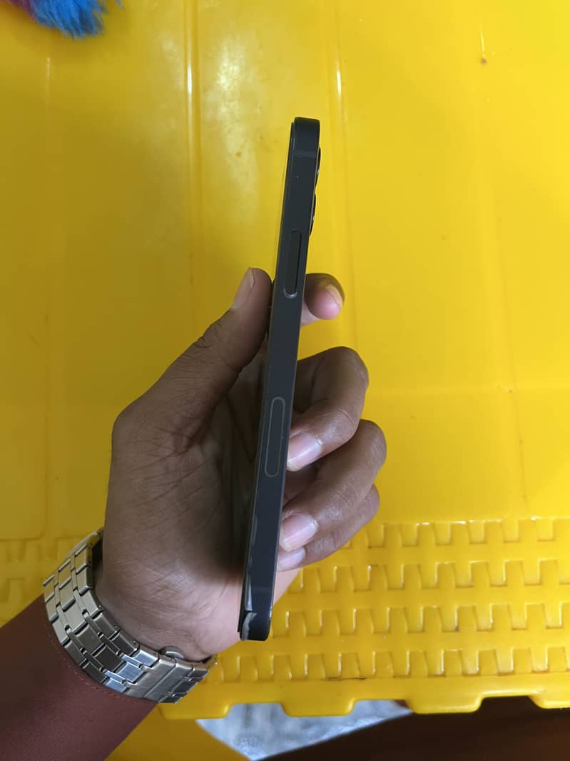 Apple iPhone 12 6