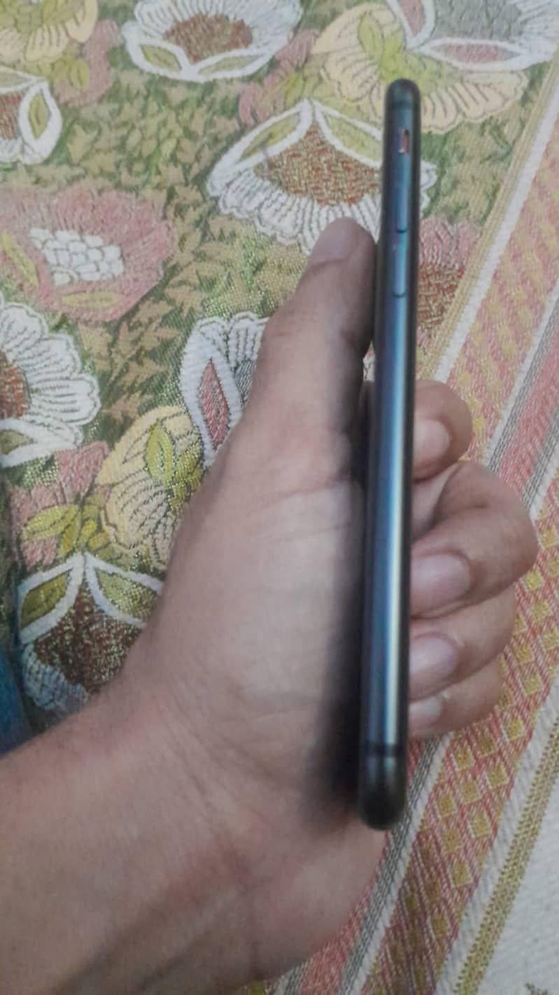 Apple iPhone 8 1