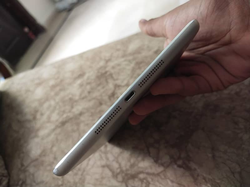 Apple IPad 5th Gen 1