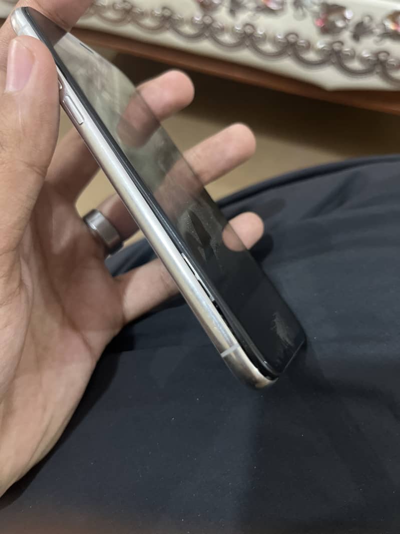 Apple iPhone X 3