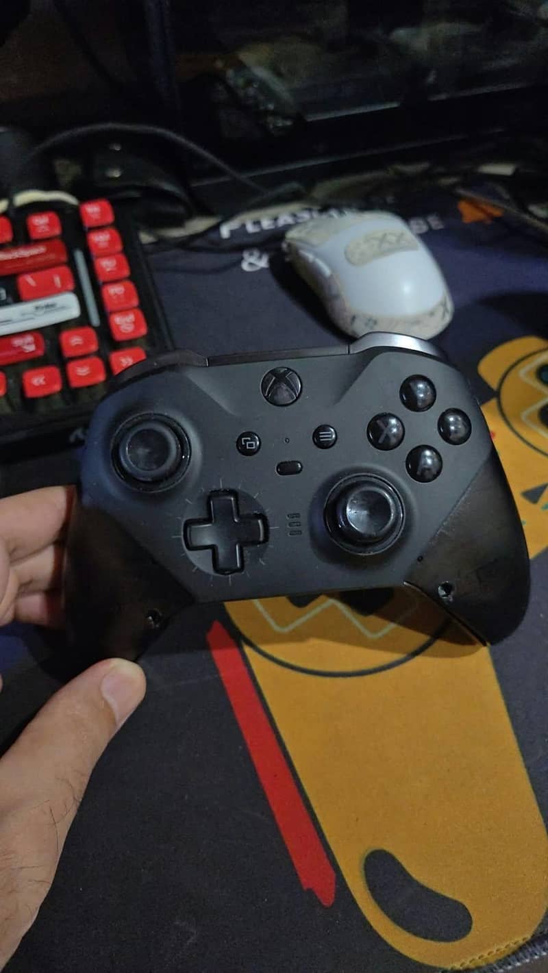 Xbox Elite Series 2 Controller 1
