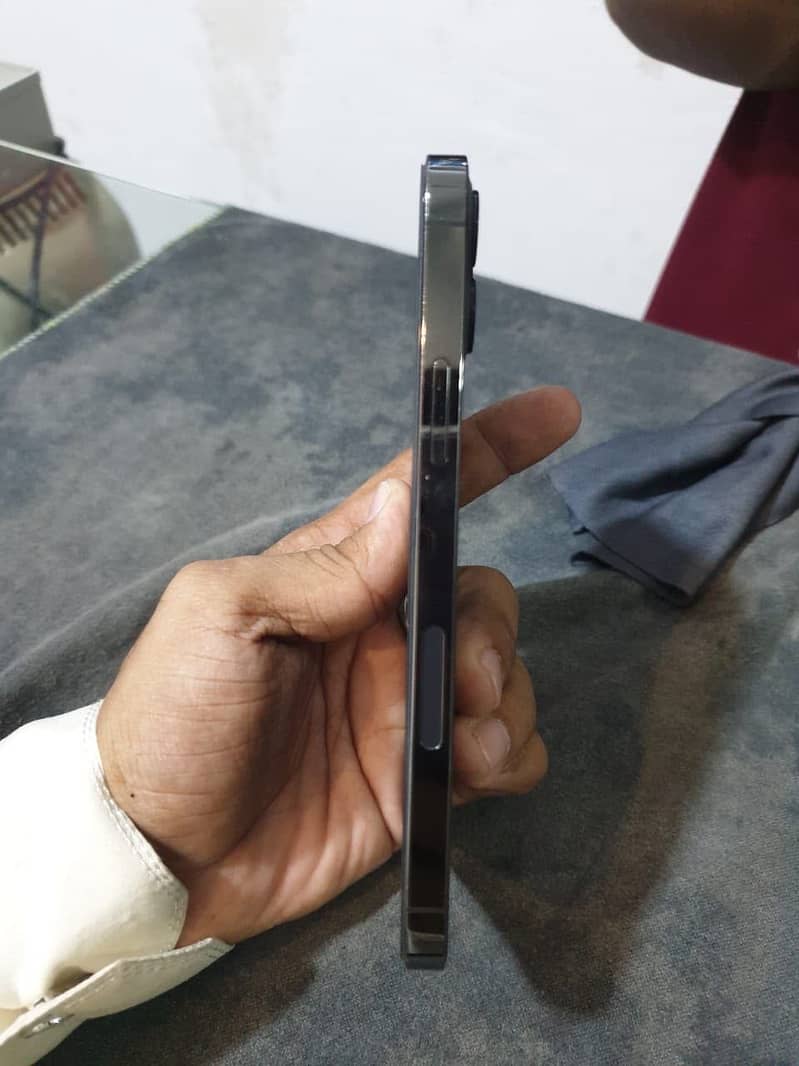 Apple iPhone 12 Pro 4