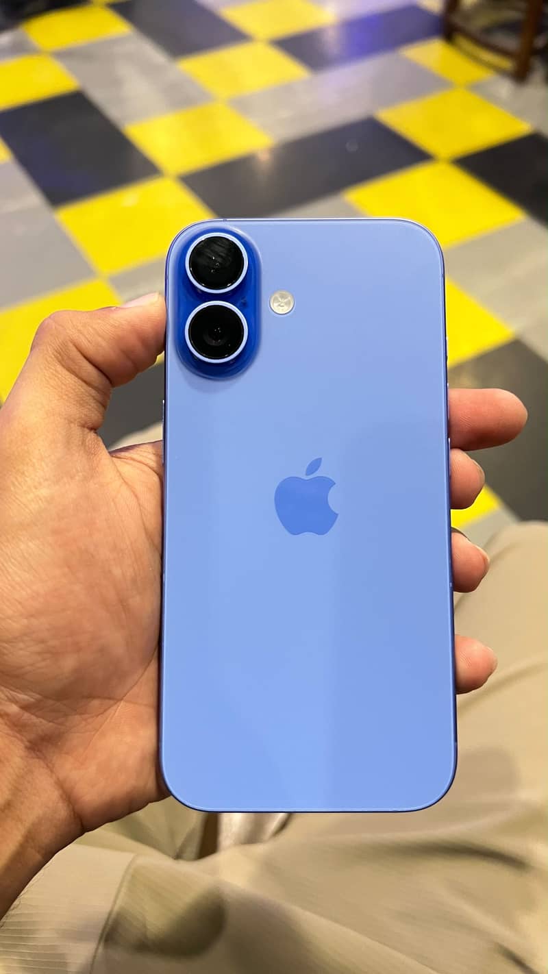 Apple iPhone 16 0