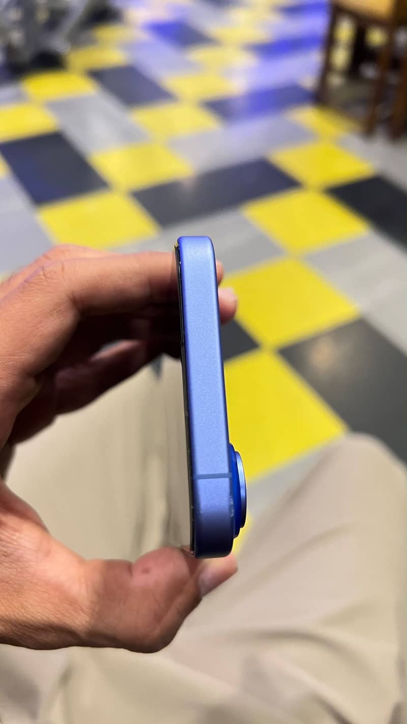 Apple iPhone 16 1