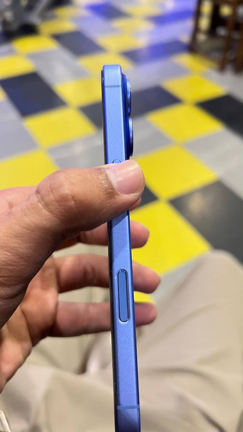 Apple iPhone 16 3