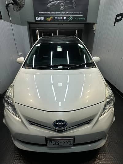Toyota Prius Alpha 2014