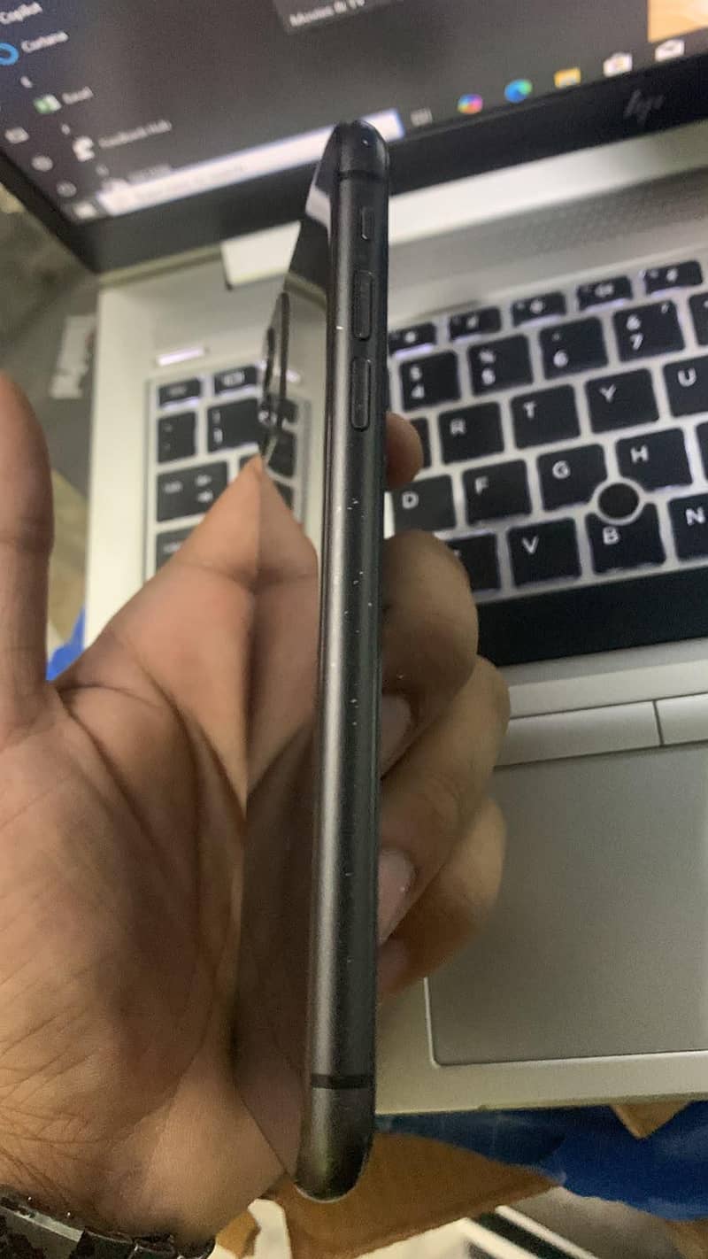 Apple iPhone 11 3
