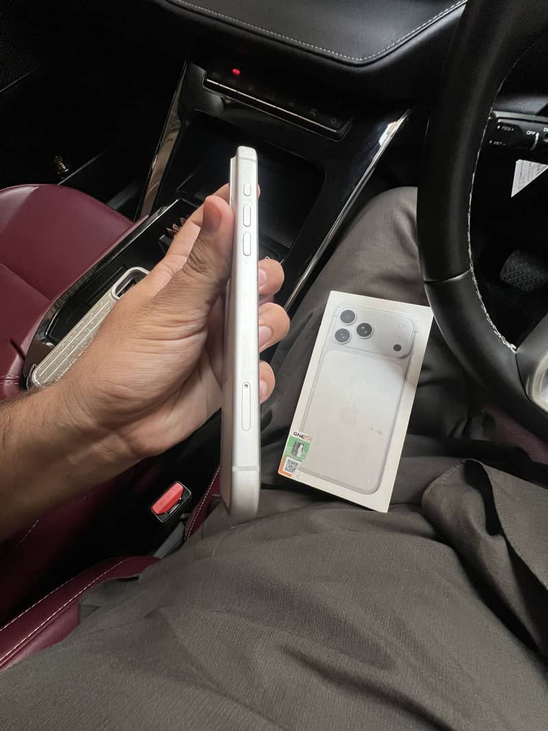 Apple iPhone 17 Pro Max 1