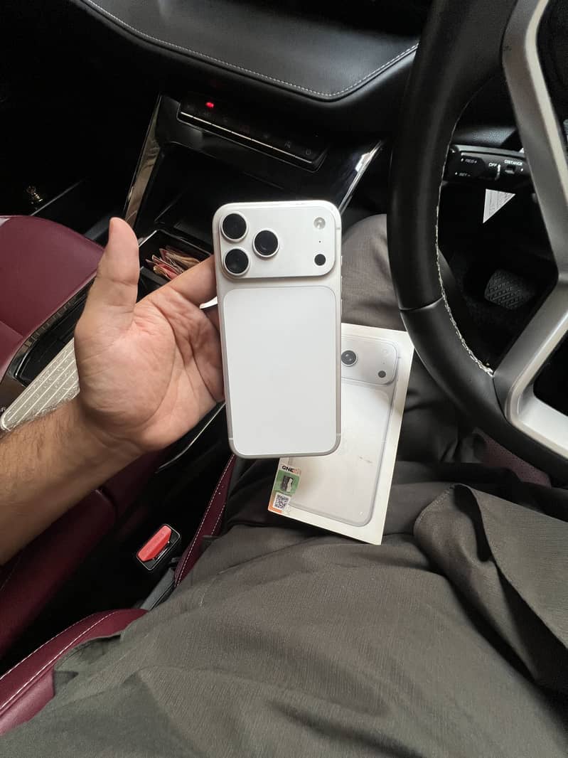 Apple iPhone 17 Pro Max 2