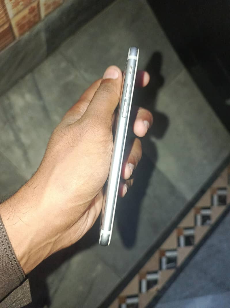 Apple iPhone 6S 3