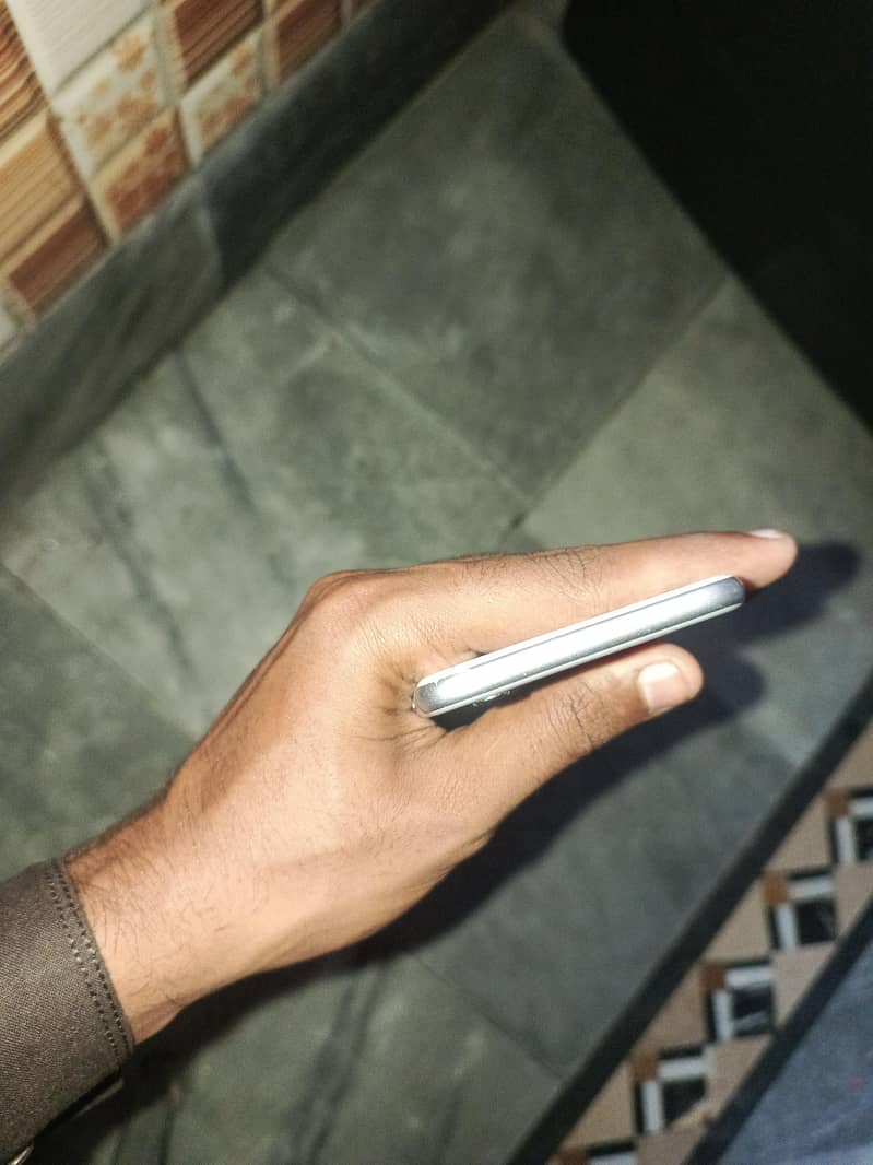 Apple iPhone 6S 5