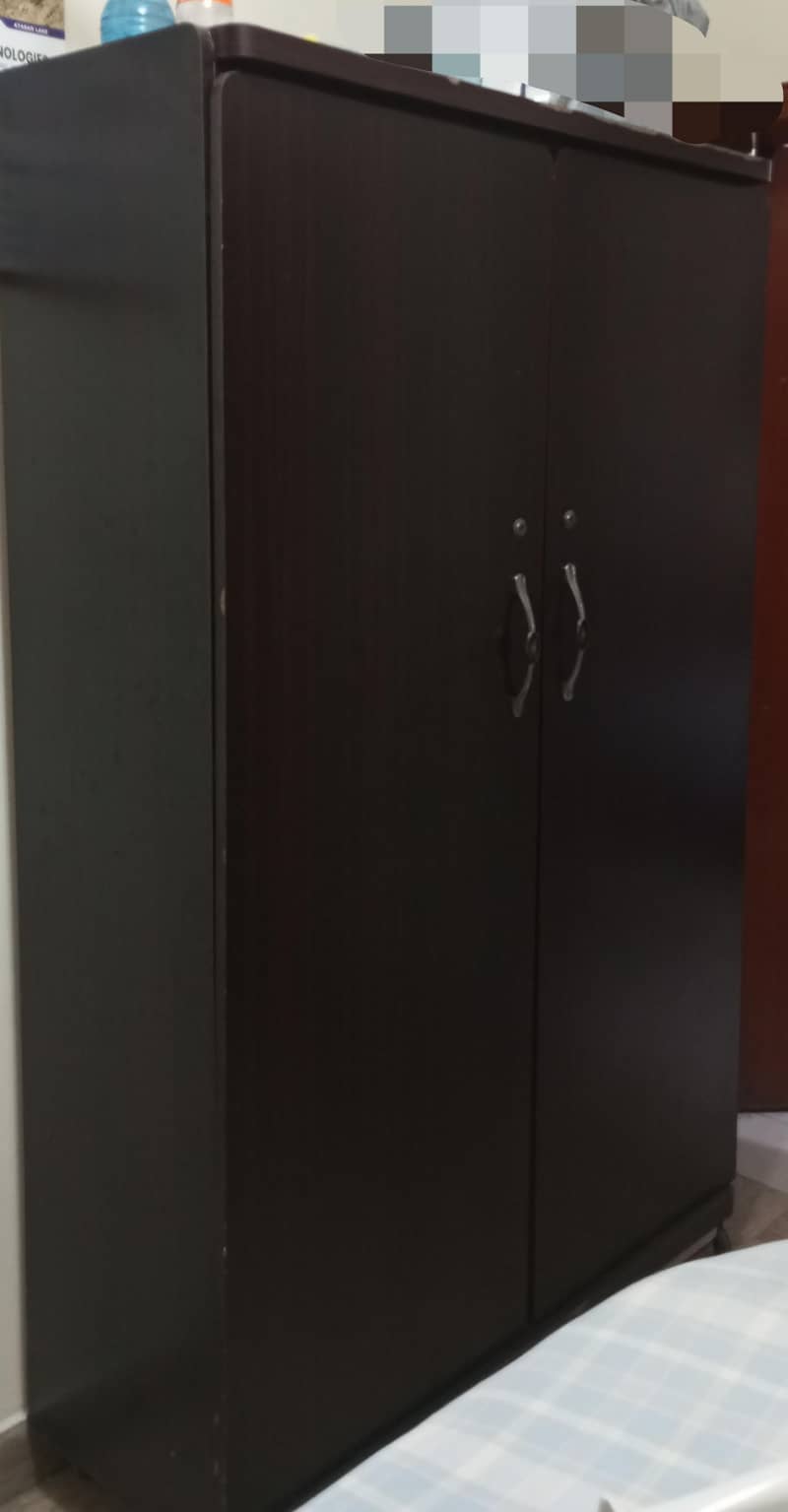 2 cupboards 0