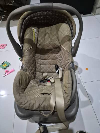 eddie bauer car seat/baby seat/carry cot