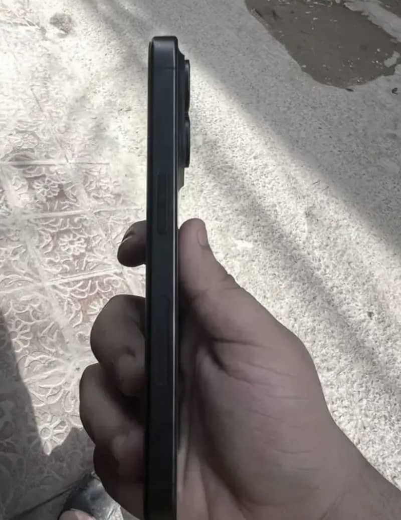Apple iPhone 15 Pro 2