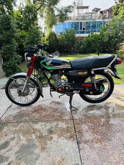 Honda CG 125 . . Good condition. . Total genuine