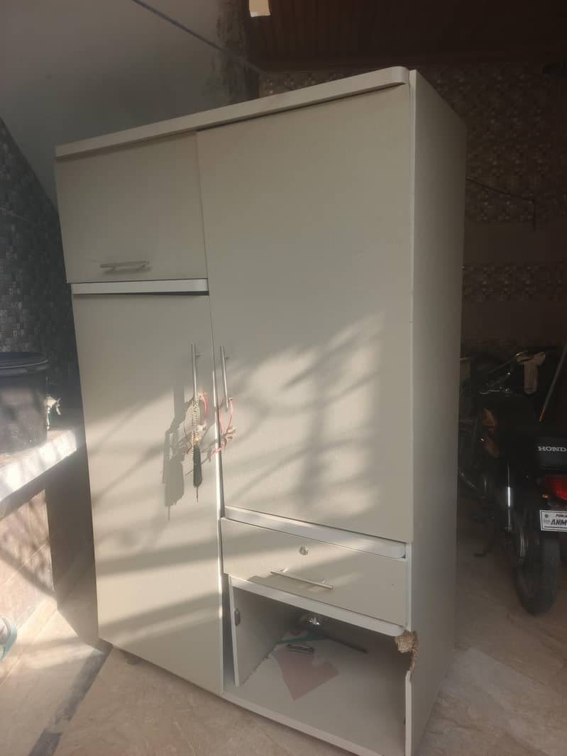 wardrobe 0