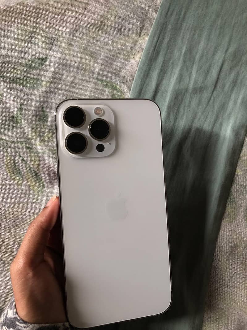 Apple iPhone 13 Pro Max 4