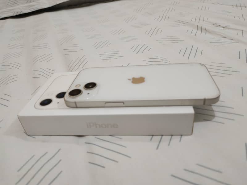 Apple iPhone 13 2