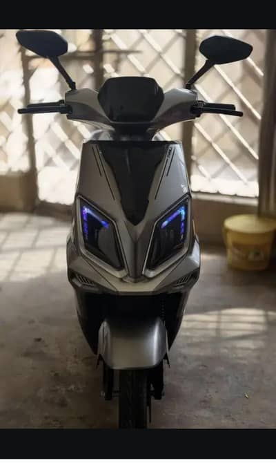 Metro thrill pro lush condition  , Watsapp me for more details