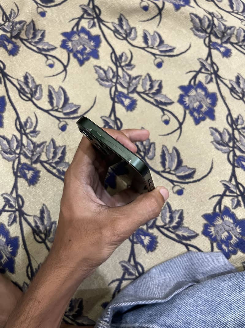 Apple iPhone 13 1